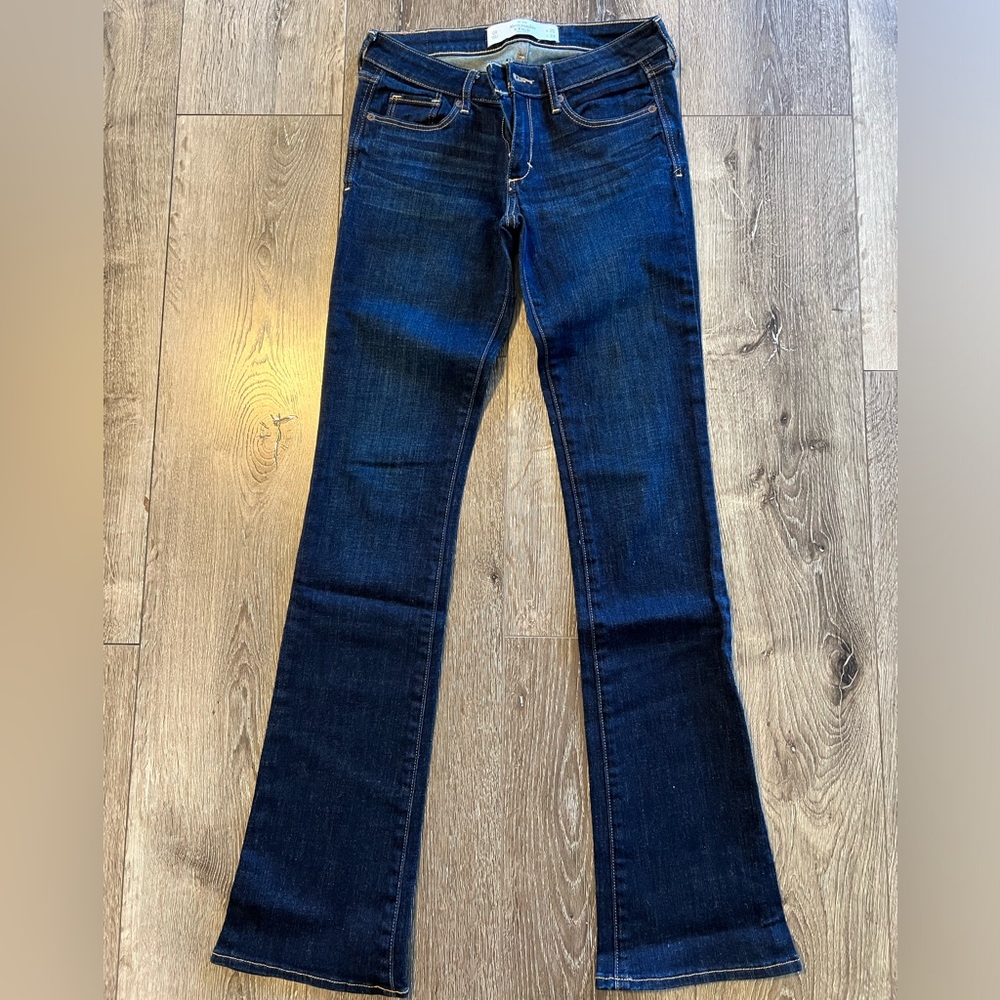 Abercrombie & Fitch boot cut jeans. Size:0R.